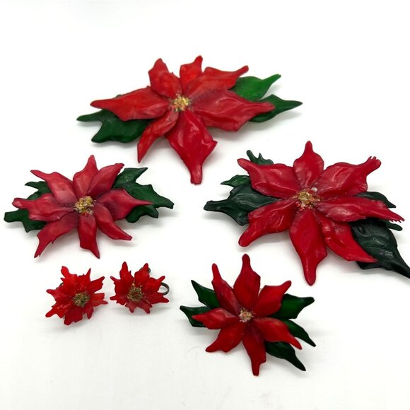 Vintage Poinsettia Brooches 1940s WWII Era Acrylic 4 Pins and Earrings Floral - Picture 1 of 16